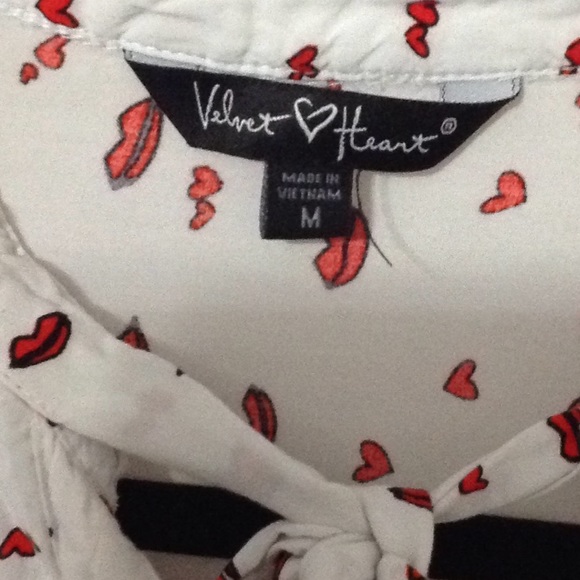 Velvet Heart Lips & Kisses Long Sleeve Bow Tie M - Picture 2 of 6